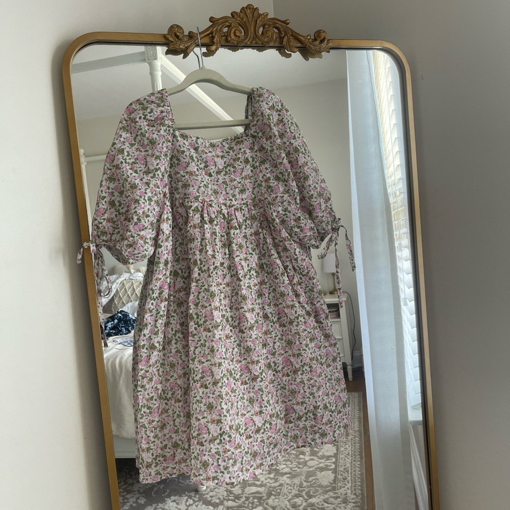 Chelsea and Violet Dillard‘s dress size large